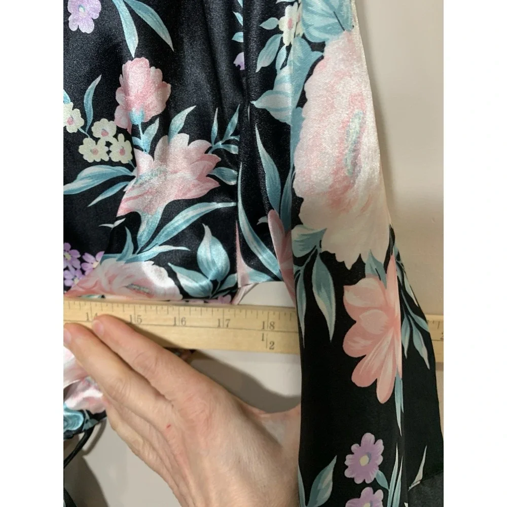 Victoria's Secret Vintage Kimono Robe Womens Medium‎ Black Floral Gold Label